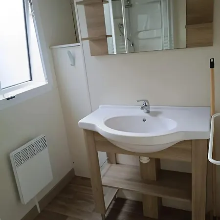 Chalet Moderne à Avec Piscine *