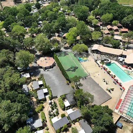 Chalet Moderne à Avec Piscine *